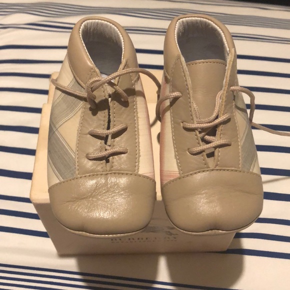 infant burberry shoes